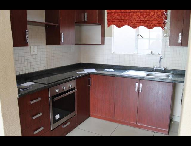 3 BEDROOM TOWNHOUSE FOR SALE IN EDEN GLEN